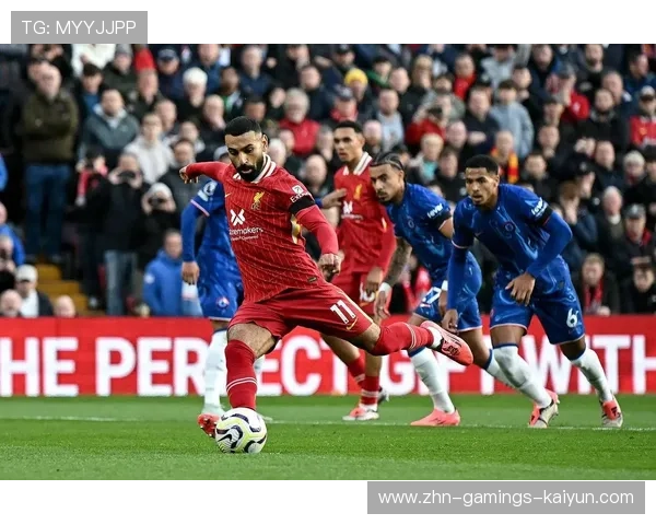 利物浦围攻禁区右侧，萨拉赫外脚背打门稍偏